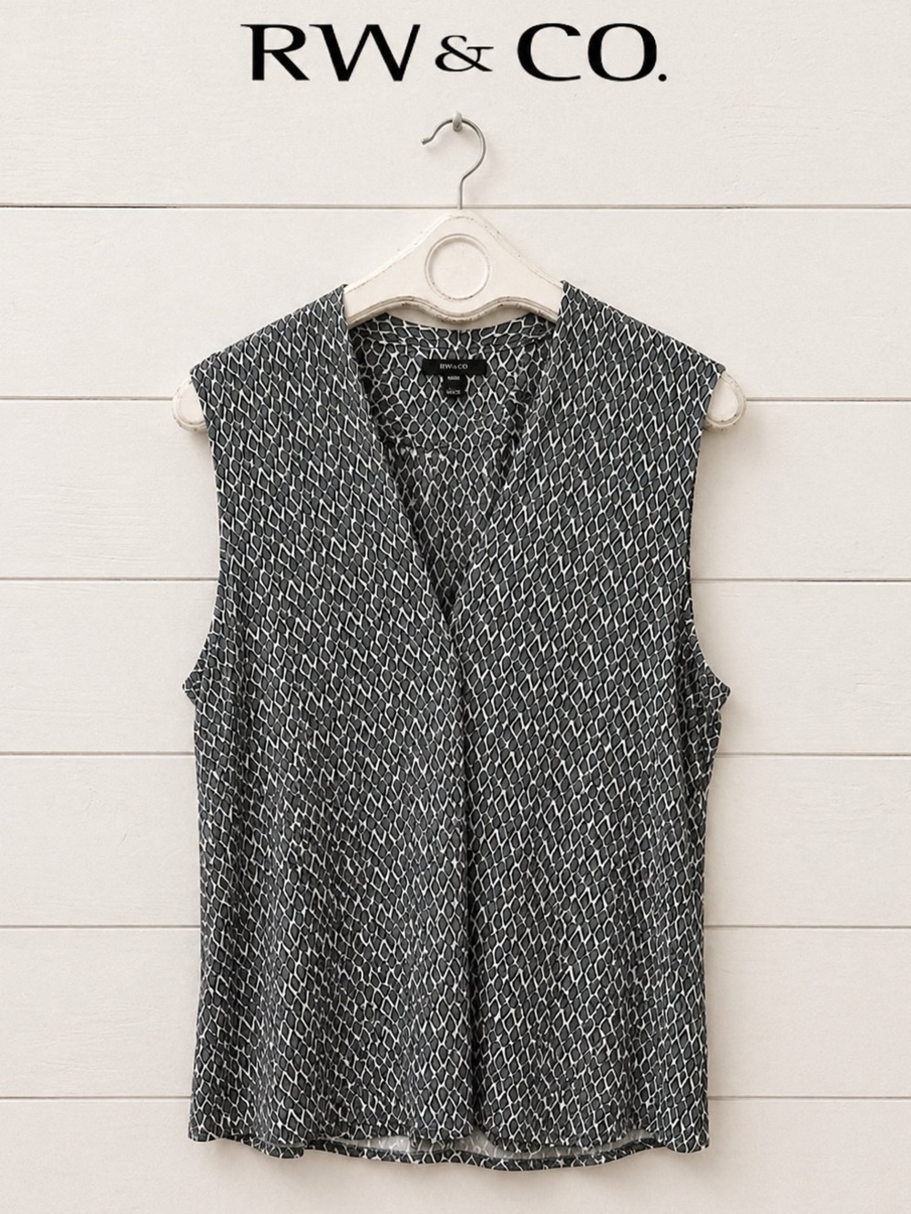 NWT RW&CO Sleeveless Printed Top - Size XXL